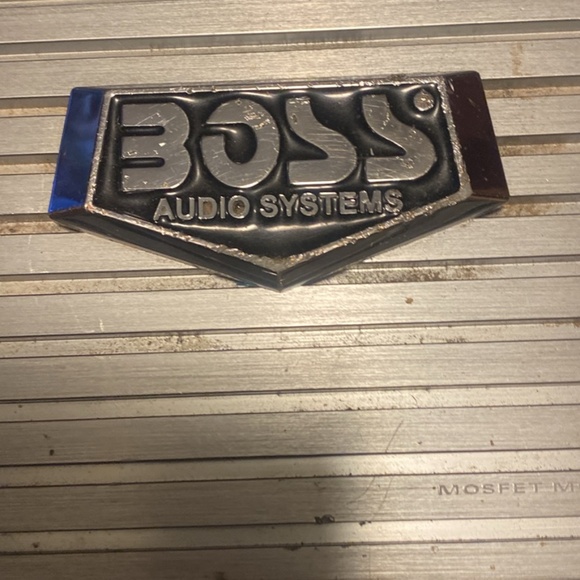 10” speaker with box and 2000 W amp - Picture 2 of 2